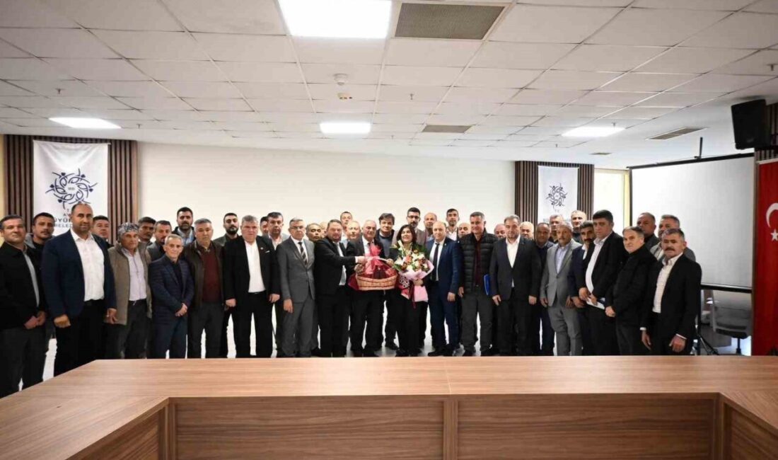 Aydın Büyükşehir Belediye Başkanı Özlem Çerçioğlu, Muhtarlarla Ortak Değerlendirme Toplantısı Gerçekleştirdi. Aydın Büyükşehir Belediye Başkanı Özlem Çerçioğlu, Köşk ve Sultanhisar muhtarlarıyla