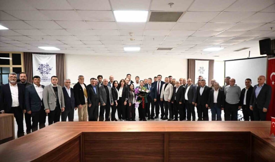 Özlem Çerçioğlu, Kuyucak Muhtarları İle Yatırım ve Projeleri Değerlendirdi Aydın Büyükşehir Belediye Başkanı Özlem Çerçioğlu, Kuyucak muhtarlarıyla bir araya