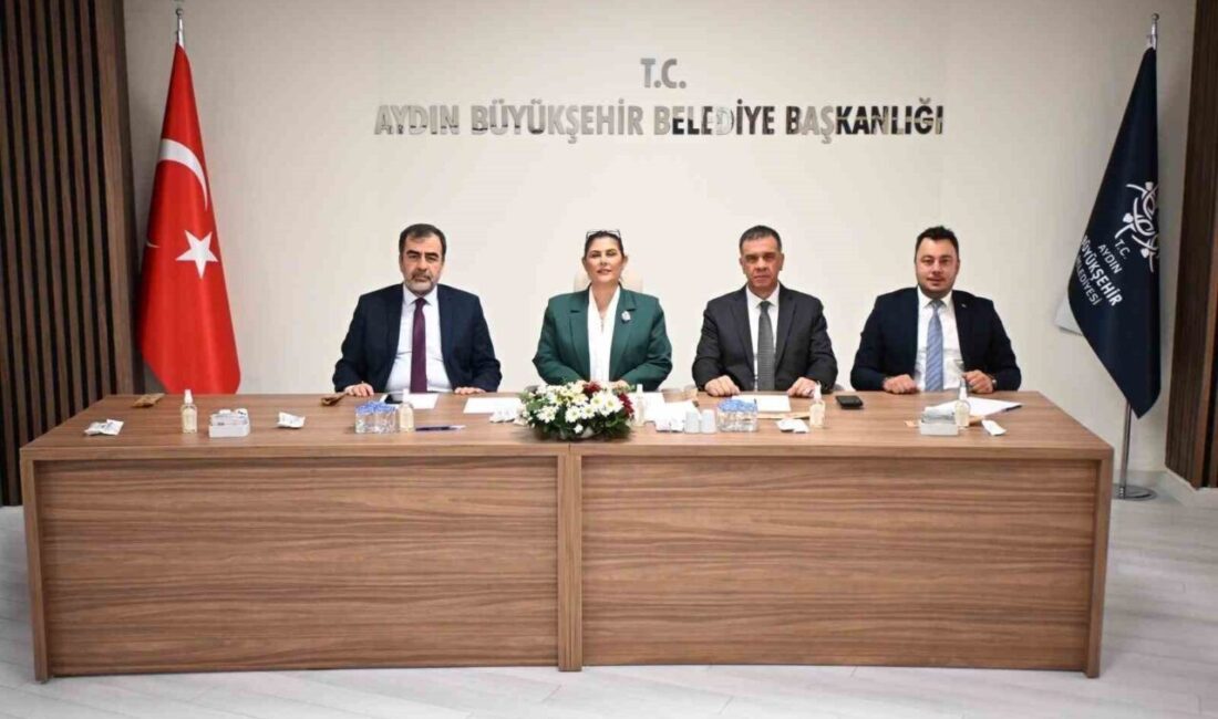 Aydın Büyükşehir Belediye Başkanı Özlem Çerçioğlu, Yenipazar'da muhtarlarla bir araya