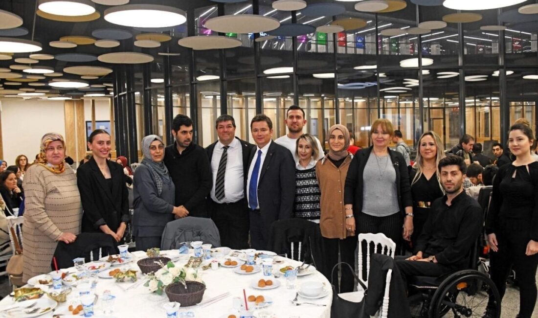 Osmangazi Belediyesi, Dünya Engelliler Günü’nde Engelli Bireylerle Bir Araya Gelerek Özel Bir Etkinlik Düzenledi Osmangazi Belediye Başkanı Erkan Aydın, 3 Aralık Dünya Engelliler Günü'nde