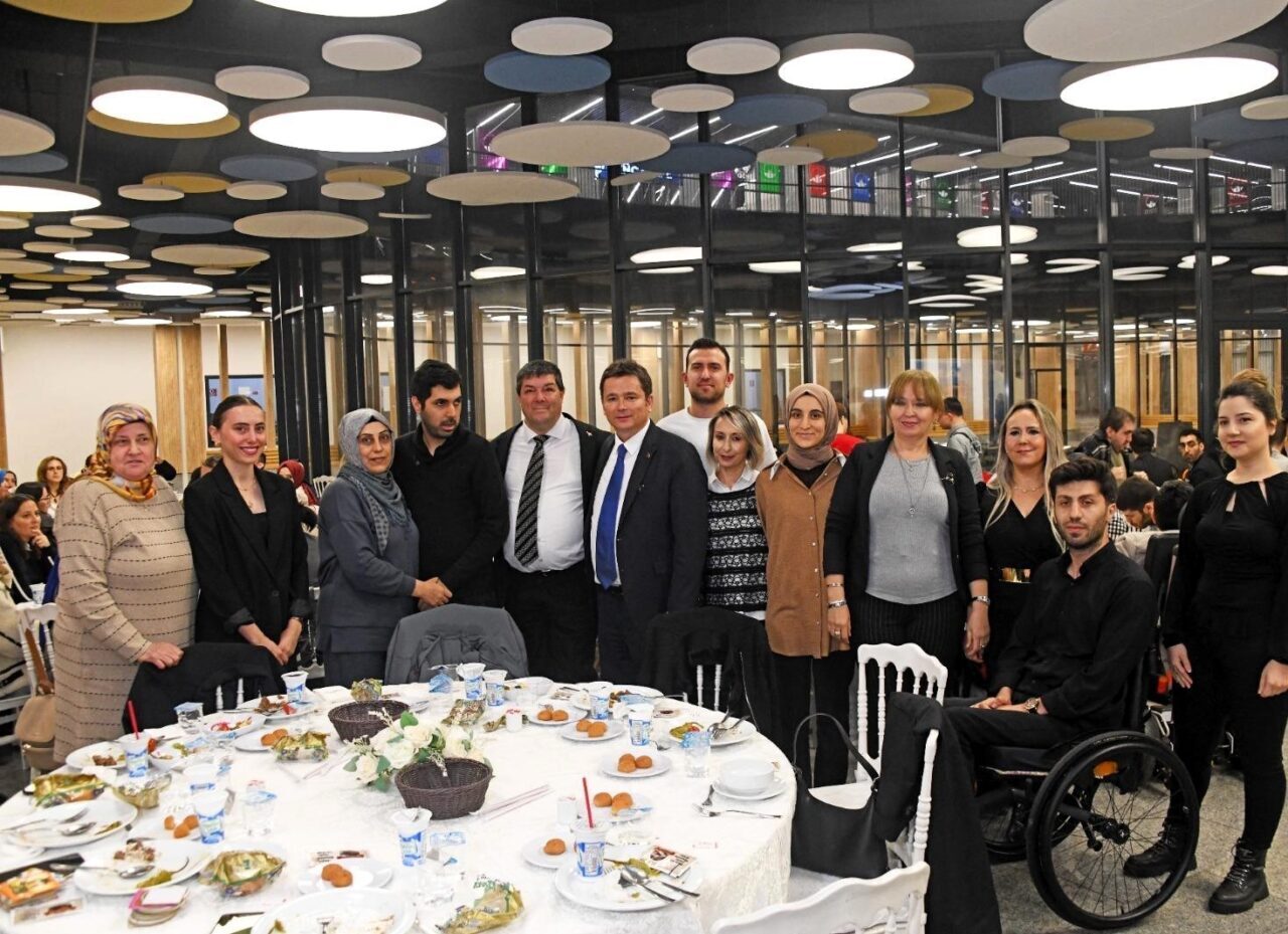 Osmangazi Belediye Başkanı Erkan Aydın, 3 Aralık Dünya Engelliler Günü'nde