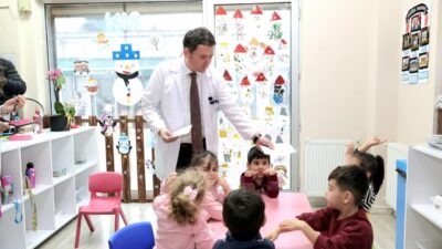 Osmangazi Belediye Başkanı Erkan Aydın, Meslek Tanıtım Günleri'nde minik öğrencilere