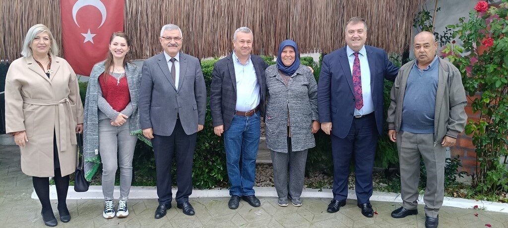 İzmir’deki Şoförler Esnafı, Toplantıda Birlik ve Dayanışma Mesajları Verdi İzmir Şoförler ve Otomobilciler Esnaf Odası Başkanı Erkan Özkan, Menderes'te