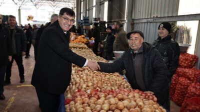 Kütahya Belediye Başkanı Eyüp Kahveci, Fatih Mahallesi Semt Pazarı'nı ziyaret
