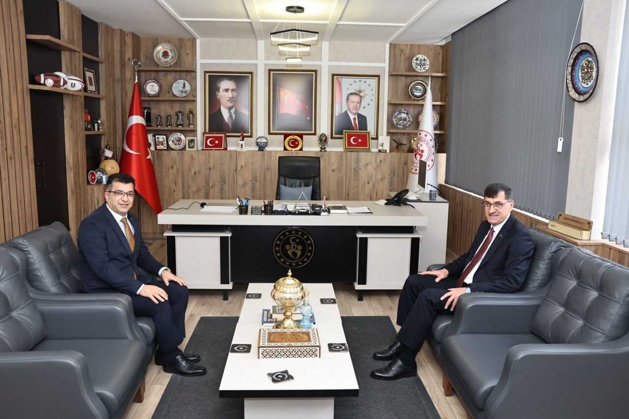 Başkan Kahveci, Kütahya Gençlik ve Spor Müdürü ile Gençlere Yönelik Spor Projalarını Değerlendirdi