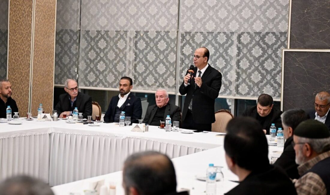 Yeşilyurt Belediye Başkanı Prof. Dr. İlhan Geçit, Hayır Çarşısı'na katkı