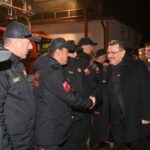 Büyükşehir Belediye Başkanı, yeni yıl dolayısıyla görevi başındaki itfaiye ve TİSKİ personelini ziyaret etti.