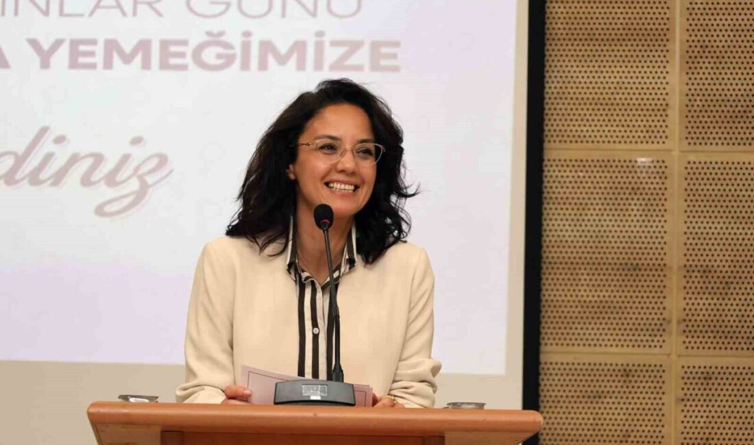Menteşe Belediyesi, Kadın Çalışanların Doğum İznini 24 Haftaya Uzatıyor Menteşe Belediye Başkanı Gonca Köksal Aras, kadın çalışanların doğum sonrası