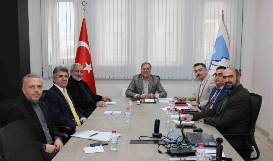 Hacılar Belediye Başkanı Bilal Özdoğan, mahalle muhtarlarıyla gerçekleştirdiği toplantıda ilçenin