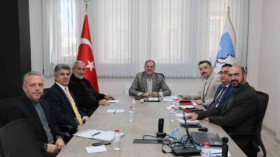 Hacılar Belediye Başkanı Bilal Özdoğan, mahalle muhtarlarıyla gerçekleştirdiği toplantıda ilçenin