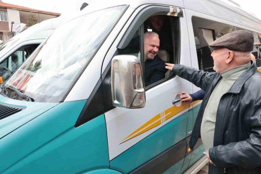 Menemen Asarlık’tan Devlet Hastanesi’ne tek dolmuş seferi başladı. Başkan Pehlivan ilk seferi gerçekleştirdi.