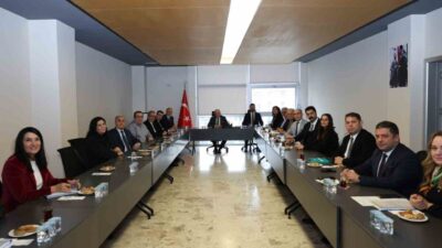 Nilüfer Belediye Başkanı Şadi Özdemir, organize sanayi bölgesi yöneticileriyle bir