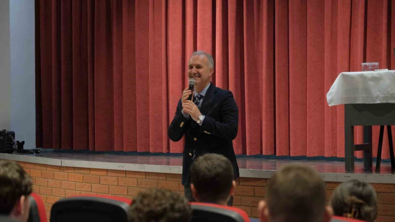 İnegöl Belediye Başkanı Alper Taban, Genç Bakış buluşmaları çerçevesinde Altın