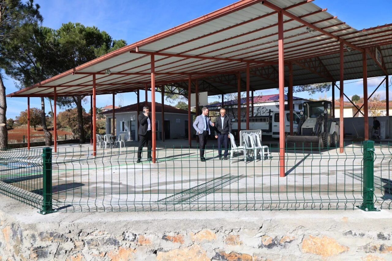 Tavas Belediyesi, Güzelköy Mahallesi Sosyal Tesisinde bakım onarım işlerine sürdürüyor.