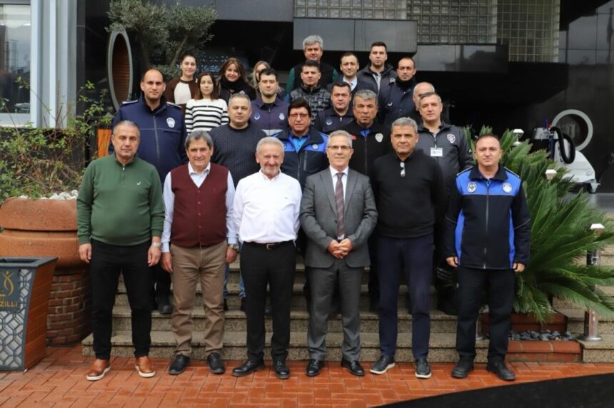 Nazilli Belediye Başkanı Tetik, çalışanlarını ziyaret ederek yeni yılı kutladı.