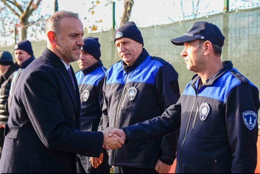 Sancaktepe Belediye Başkanı Yeğin, yeni yıl öncesinde personeliyle bir araya gelerek kutlama yaptı.