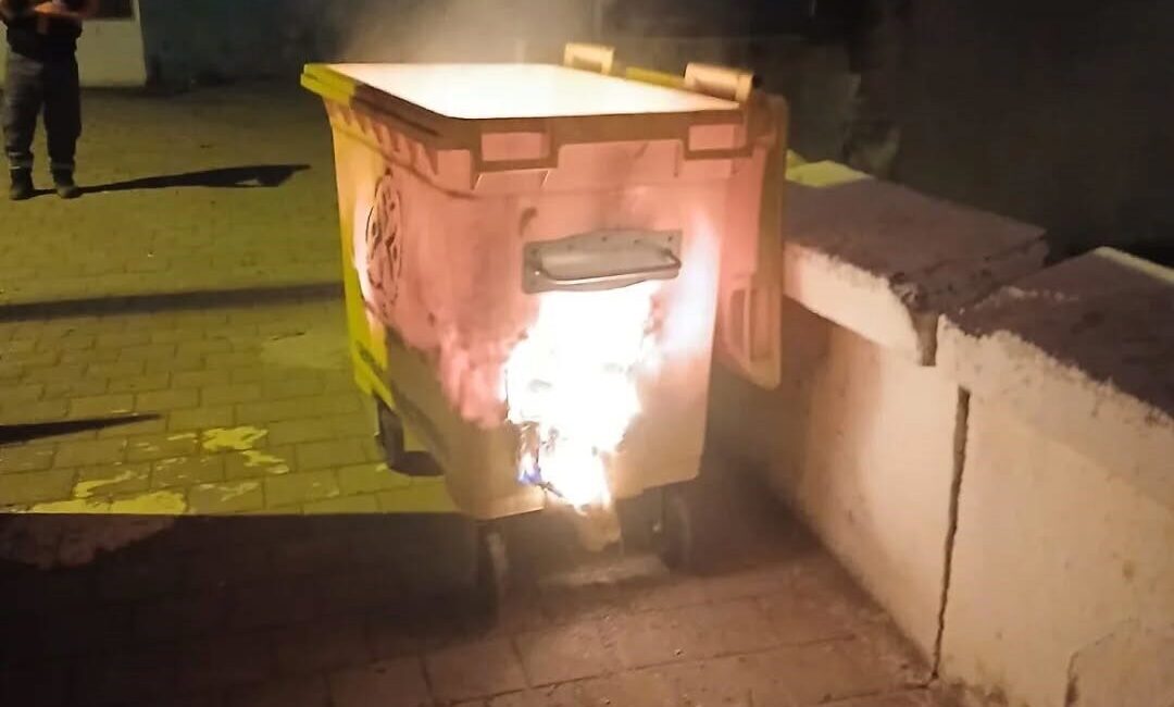 Germencik’te bir çöp konteynerinin daha kimliği belirsiz kişilerce ateşe verilmesi,