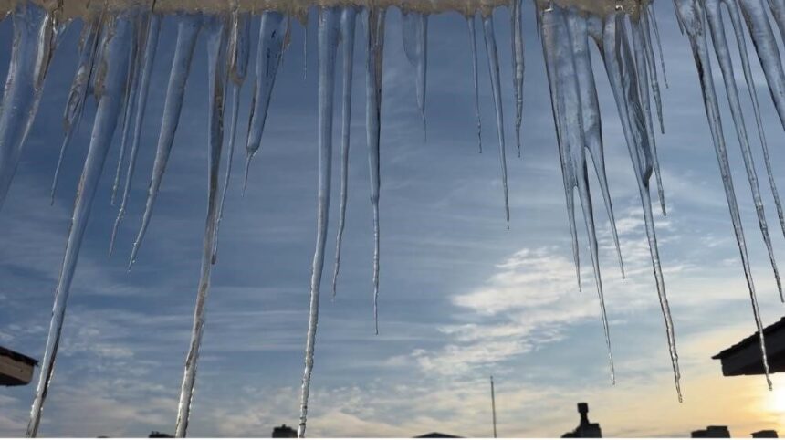 Hafta sonu yağan kar sonrası dondurucu soğuklar yaşamı olumsuz etkiliyor.