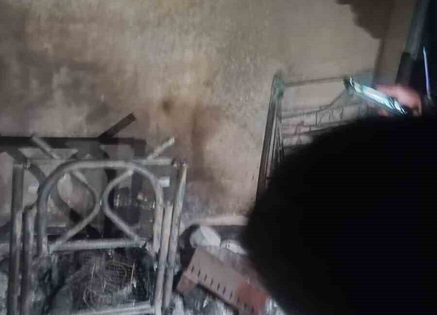 Batman’da apartman merdiven boşluğunda çıkan yangın, itfaiye ekipleri tarafından kontrol altına alındı. Batman'ın Kardelen Mahallesi'ndeki Galaksi Sitesi'nde, 4. kat merdiven boşluğunda çıkan