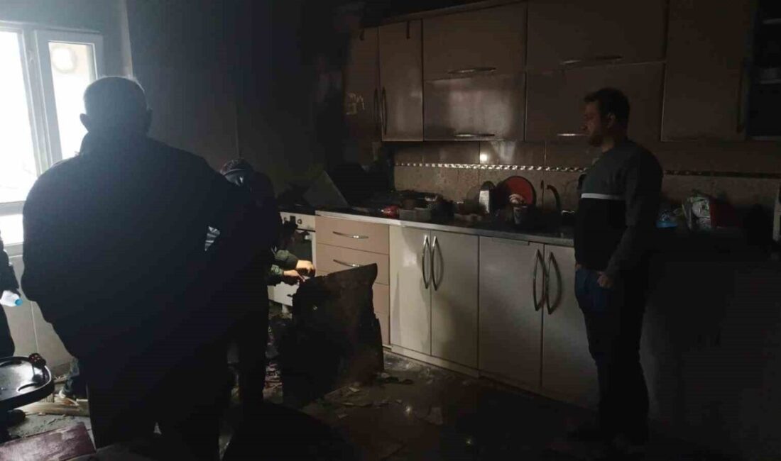 Batman'ın GAP Mahallesi'nde Medeni Nilüfer'in evinde çıkan yangın, itfaiye ekiplerinin