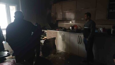 Batman'ın GAP Mahallesi'nde Medeni Nilüfer'in evinde çıkan yangın, itfaiye ekiplerinin