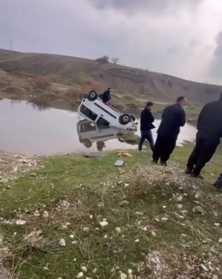 Batman’ın Kozluk ilçesinde A.S. yönetimindeki hafif ticari araç, direksiyon hakimiyetinin