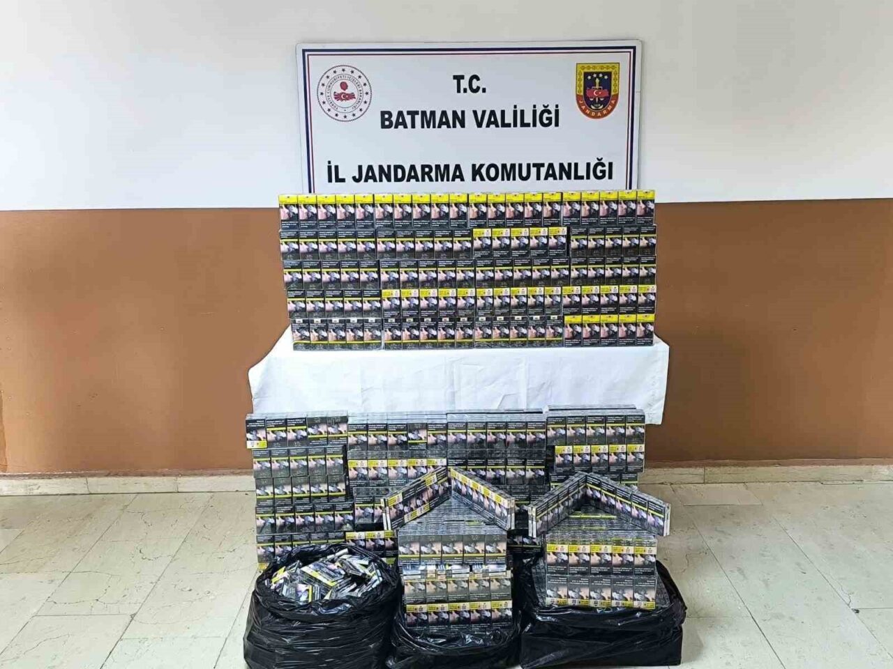 Batman’da Yol Kontrollerinde 13 Bin 176 Paket Kaçak Sigara ve Diğer Malzemeler Ele Geçirildi