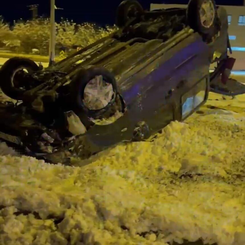 Batman’da kar ve buzlanma nedeniyle trafik kazasında 2 kişi yaralandı.