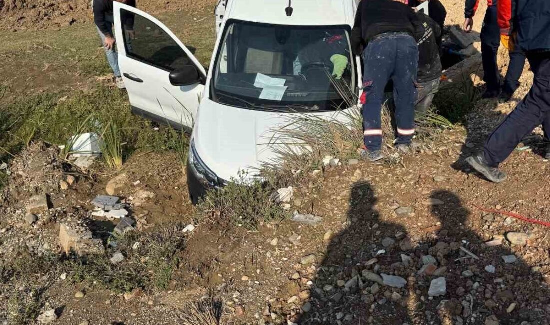 Batman'ın Gültepe Mahallesi'nde direksiyon hakimiyetini kaybeden bir sürücü, otomobiliyle su