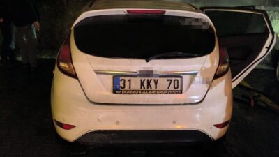 Batman’ın Kültür Mahallesi’nde park halindeki bir otomobilde çıkan yangın, vatandaşların