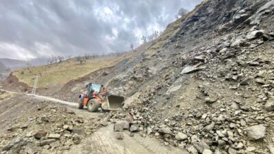 Batman’ın Sason ilçesinde meydana gelen heyelan ve taş düşmeleri, şiddetli