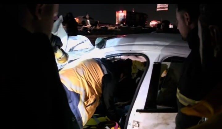 Batman'da Hasankeyf karayolunda, direksiyon hakimiyetini kaybeden sürücünün aracı takla attı.