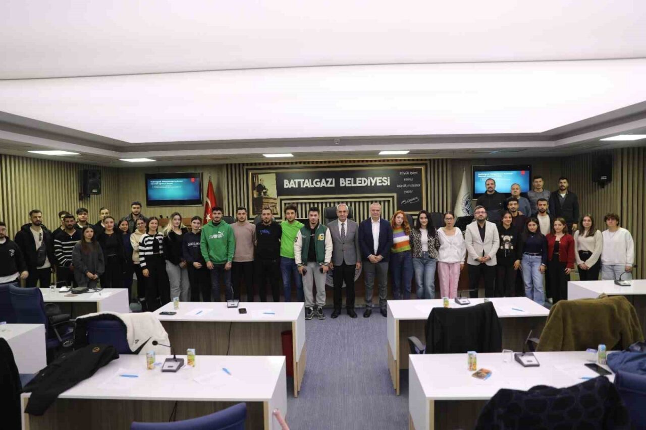 Battalgazi Belediyesi, İnönü Üniversitesi Spor Bilimleri Fakültesi öğrencileriyle bir toplantı