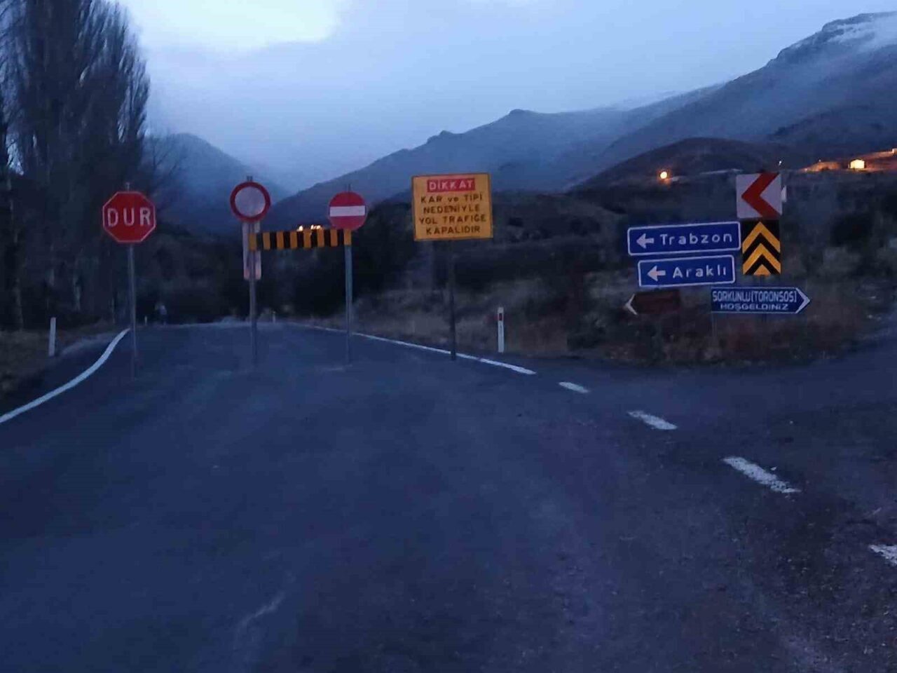 Bayburt'ta yoğun kar yağışı nedeniyle Kılıçkaya ve Sorkunlu köyleri ile