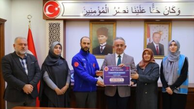 Bayburt İl Müftülüğü, "Bayburt Filistin’in Yanında" sloganıyla hayır çarşısı düzenleyerek,