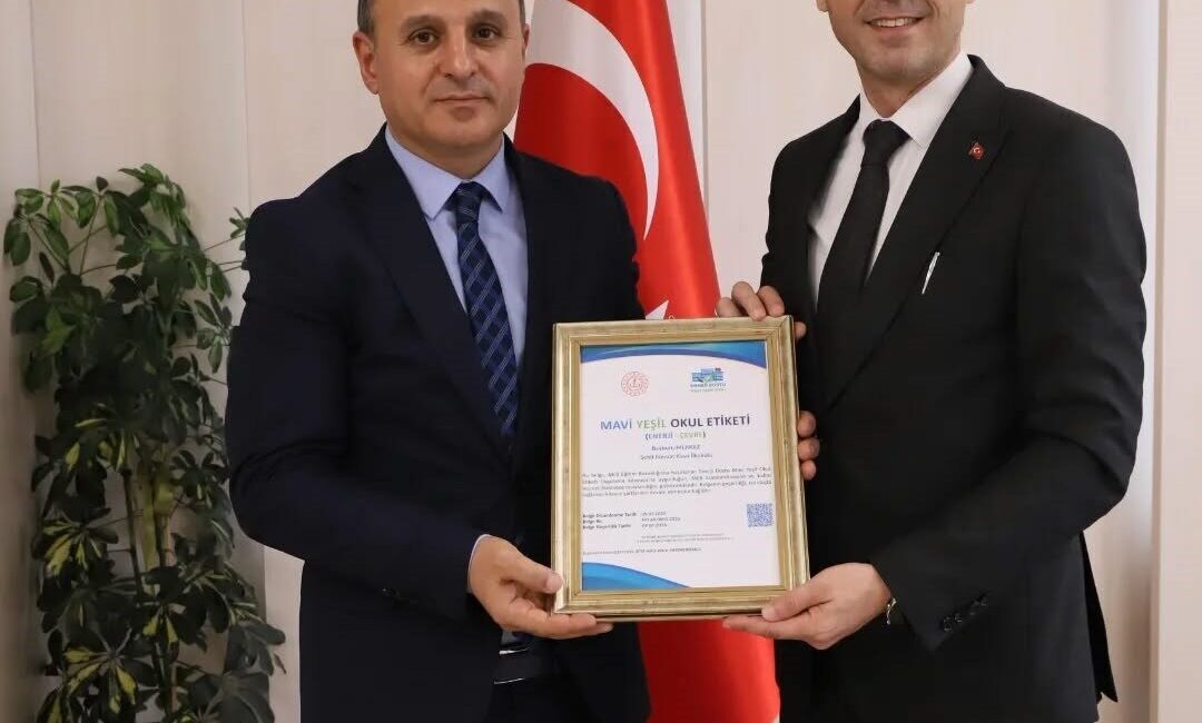 Bayburt’taki Okullar, Çevre Bilincini Artırma Hedefiyle ‘Mavi Yeşil Okul’ Etiketini Kazandı Bayburt'taki Şehit Nevzat Kaya İlkokulu ve 85. Yıl Zübeyde Hanım