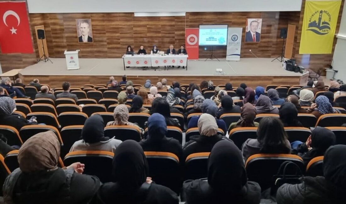 Bayburt’ta “Şiddetsiz Bir Yaşam” Paneli: İnsan Hakları ve Kadına Yönelik Şiddet Ele Alındı Bayburt'ta Kadın ve Aile Sorunları Uygulama ve Araştırma Merkezi ile