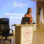 Bayburt’ta Sağlıklı Hayat Akademisi (SAHA) eğitimleri sürüyor. İl Sağlık Müdürlüğü sağlık konularında bilgilendirme yapıyor.