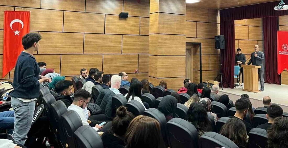 Bayburt’ta Üniversite Öğrenci Toplulukları Destek Programı Kapsamında Sertifika Töreni Düzenlendi Bayburt’ta, Gençlik Hizmetleri Genel Müdürlüğü'nün yürüttüğü ÜNİDES programı kapsamında, destek