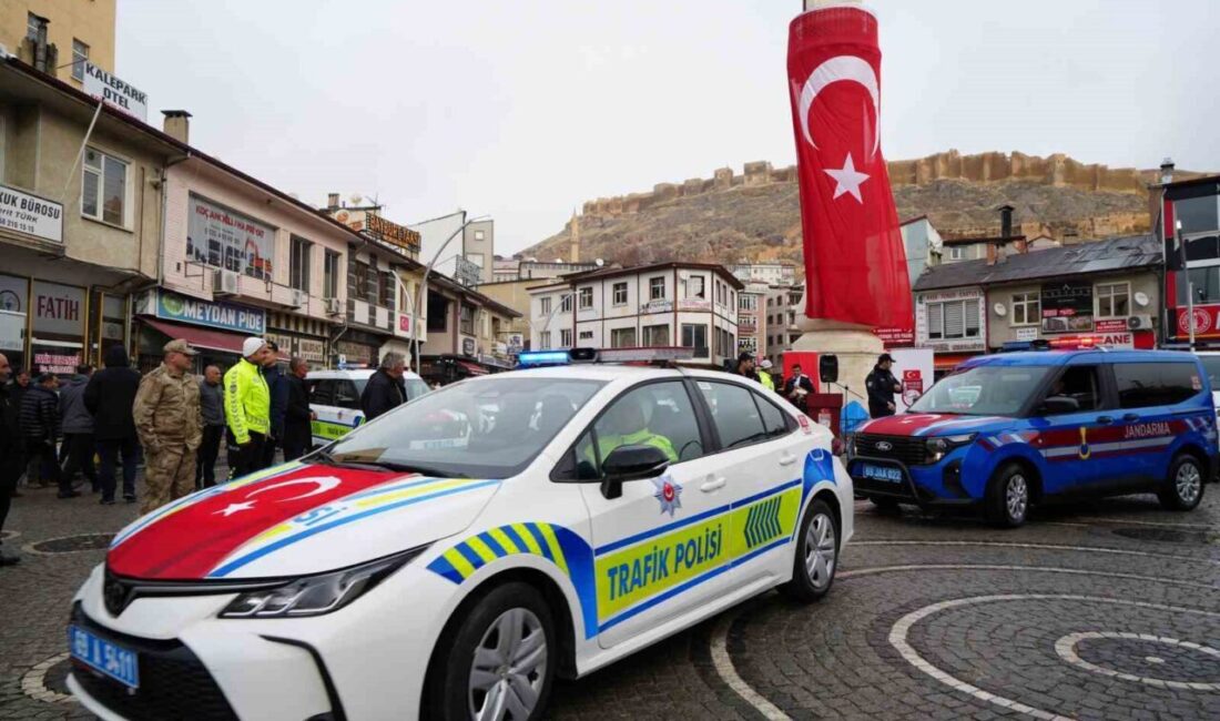 Bayburt'ta düzenlenen törenle, İl Jandarma Komutanlığı ve Emniyet Müdürlüğü'ne 34