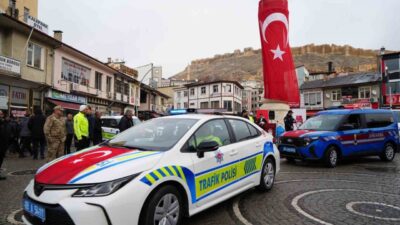Bayburt'ta düzenlenen törenle, İl Jandarma Komutanlığı ve Emniyet Müdürlüğü'ne 34