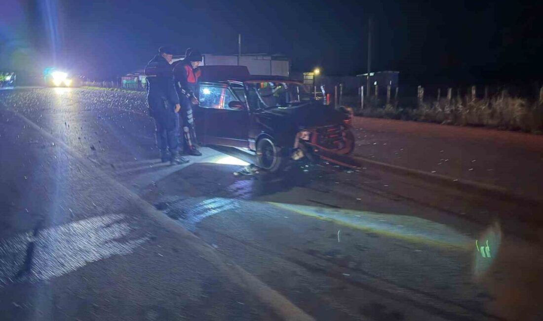 Çanakkale’de Trafik Kazası: Otomobil ile Motorsiklet Çarpıştı, Üç Kişi Yaralandı Çanakkale'de, Ezine Bayramiç karayolunda meydana gelen kazada otomobil ile motorsiklet