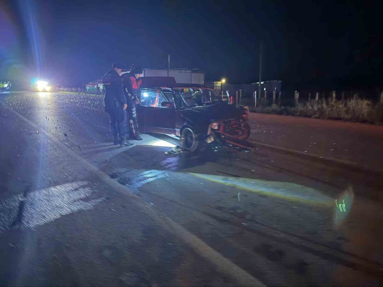 Çanakkale'de, Ezine Bayramiç karayolunda meydana gelen kazada otomobil ile motorsiklet