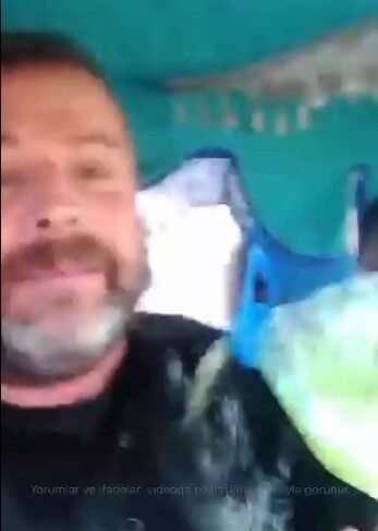 Afşin’de Belediye Önünde Kendini Yaktı: 5 Çocuk Babası Adam Ağır Yaralı Kahramanmaraş’ın Afşin ilçesinde Nuh M., belediye önünde kendini ateşe vererek