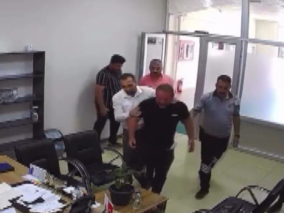 Afşin ilçesinde 5 çocuk babası Nuh Mercimek, yaşadığı şiddeti sosyal