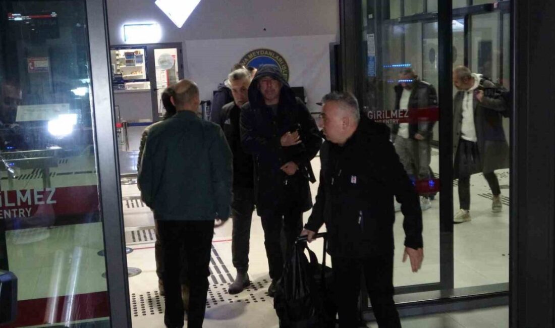 Beşiktaş, Trabzonspor ile Oynayacağı Maç İçin Trabzon’a Ulaştı Beşiktaş, Trendyol Süper Lig’in 16. haftasında oynayacağı Trabzonspor mücadelesi için