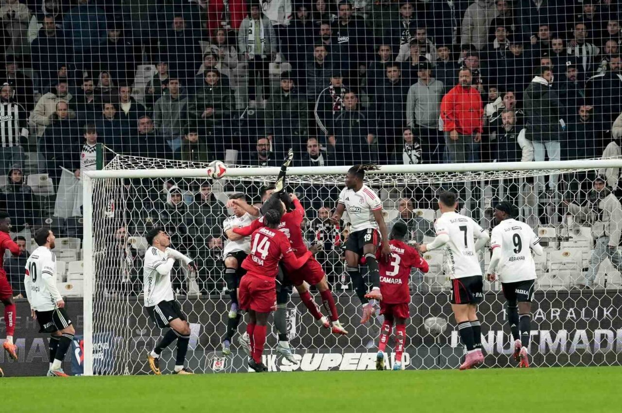 Beşiktaş, Gaziantep FK ile 2-2 berabere kalarak bu sezon Süper