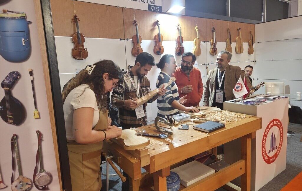 BEUN Devlet Konservatuvarı, IMEEF Fuarı’nda Çalgı Yapımı ve Onarımı ile Başarıya İmza Attı Zonguldak Bülent Ecevit Üniversitesi Devlet Konservatuvarı, IMEEF Uluslararası Müzik Endüstrileri