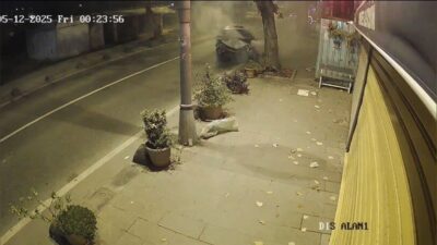 Beykoz'da ehliyetsiz sürücü Mustafa A., direksiyon hakimiyetini kaybederek otomobiliyle ağaçla