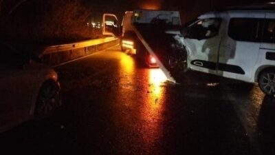 Beykoz'da gece saatlerinde iki otomobilin kafa kafaya çarpışması sonucu 7